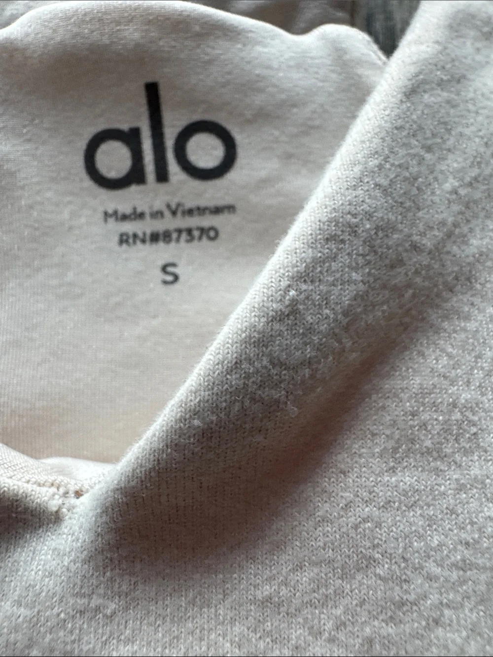 ALO Yoga light beige